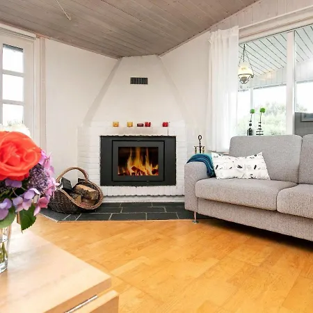 Three-bedroom Holiday In 14 *