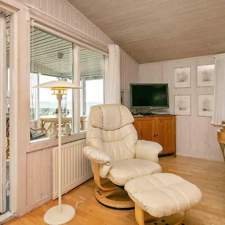 펜션 Three-bedroom Holiday In 14 *