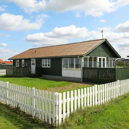 Three-bedroom Holiday In 14